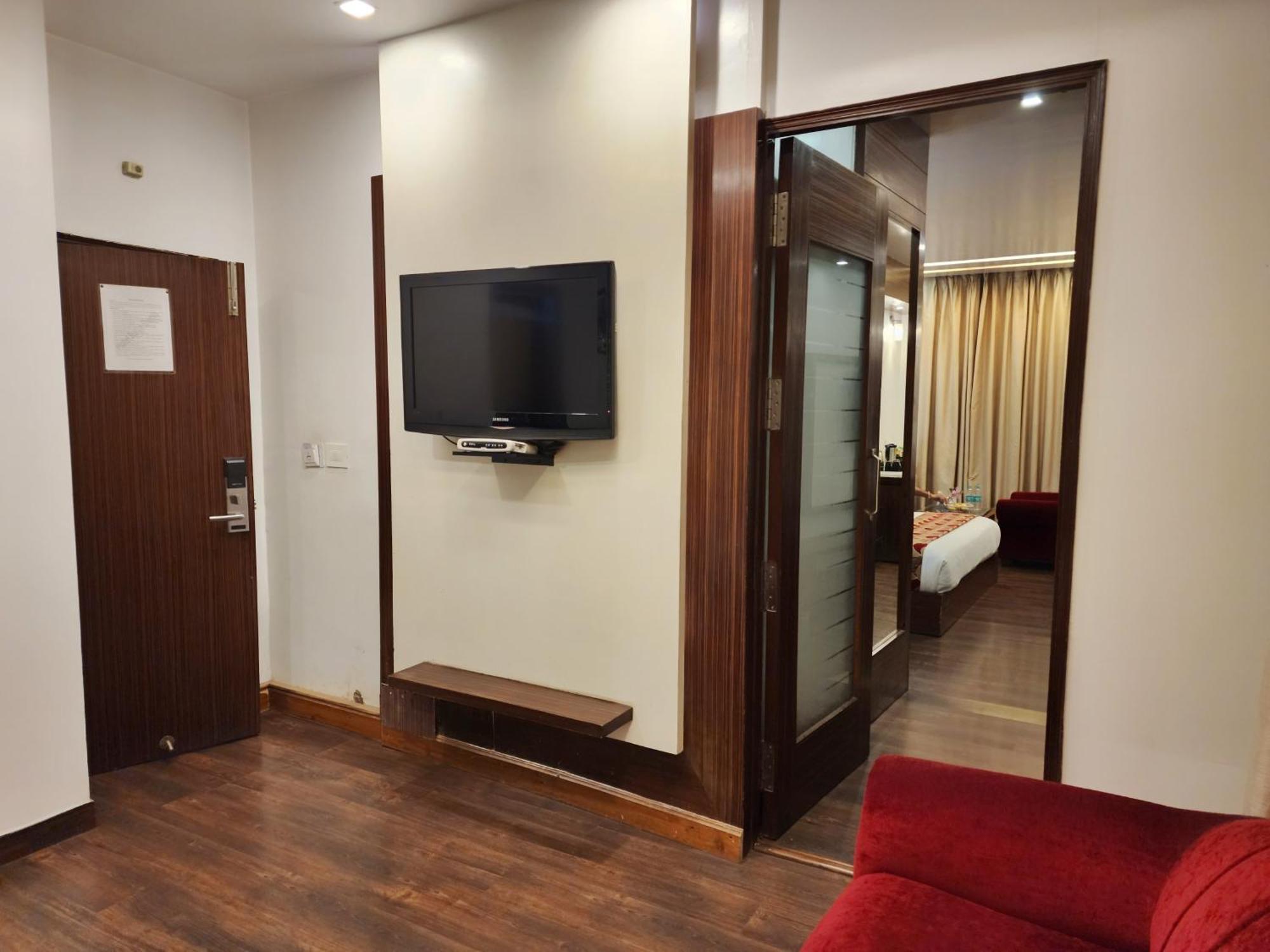 Hotel Surya Shimla Eksteriør bilde