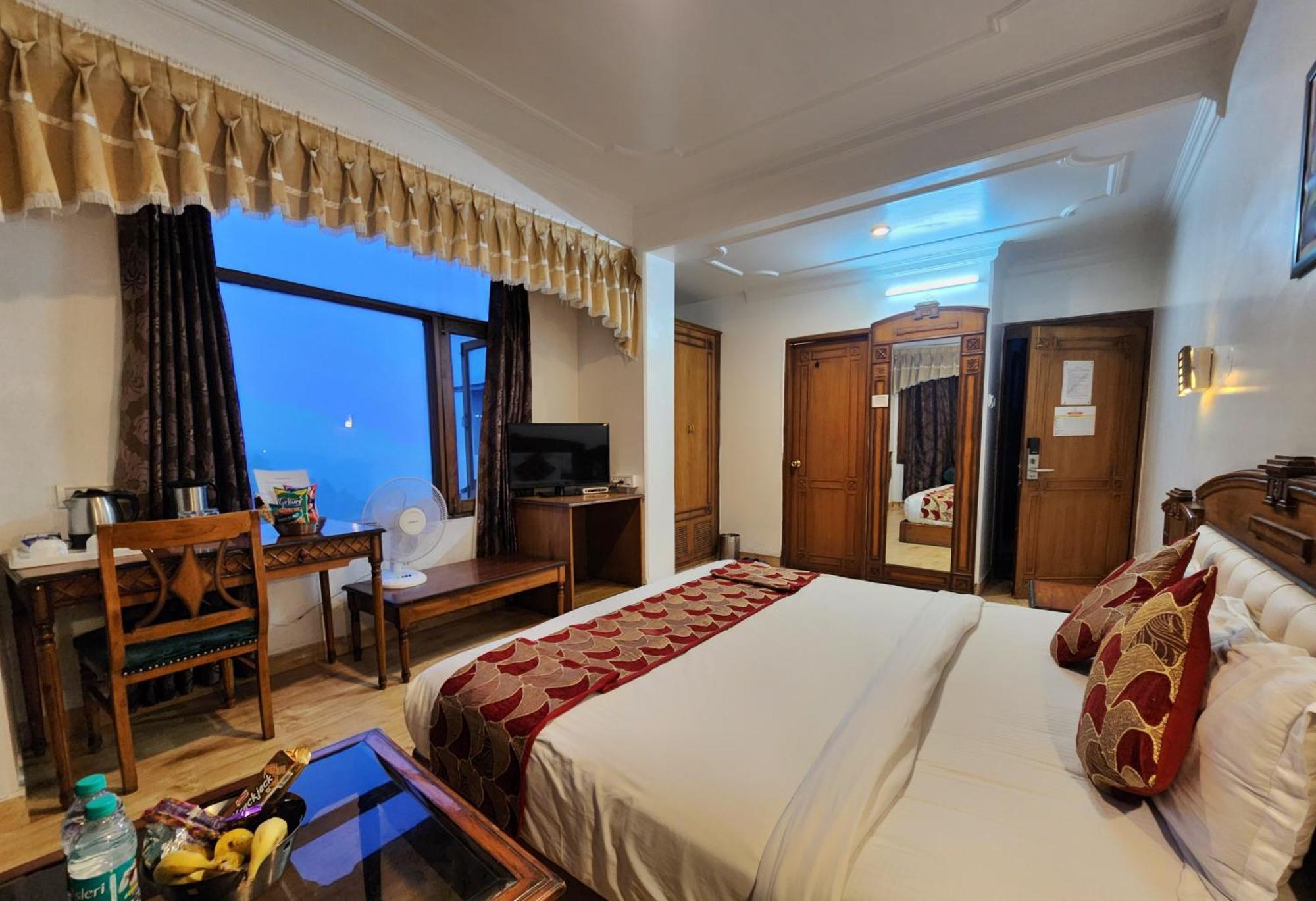 Hotel Surya Shimla Eksteriør bilde