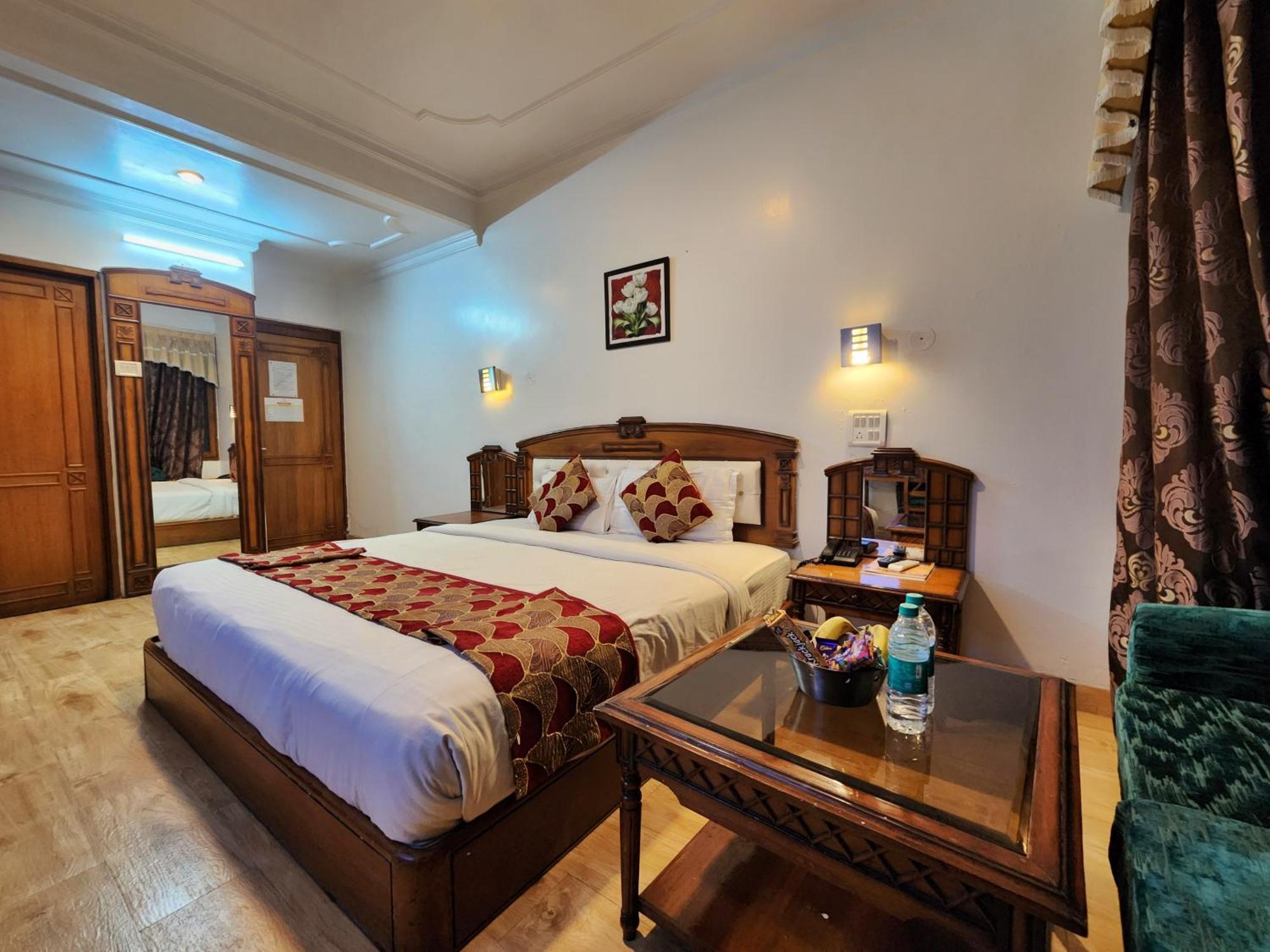 Hotel Surya Shimla Eksteriør bilde