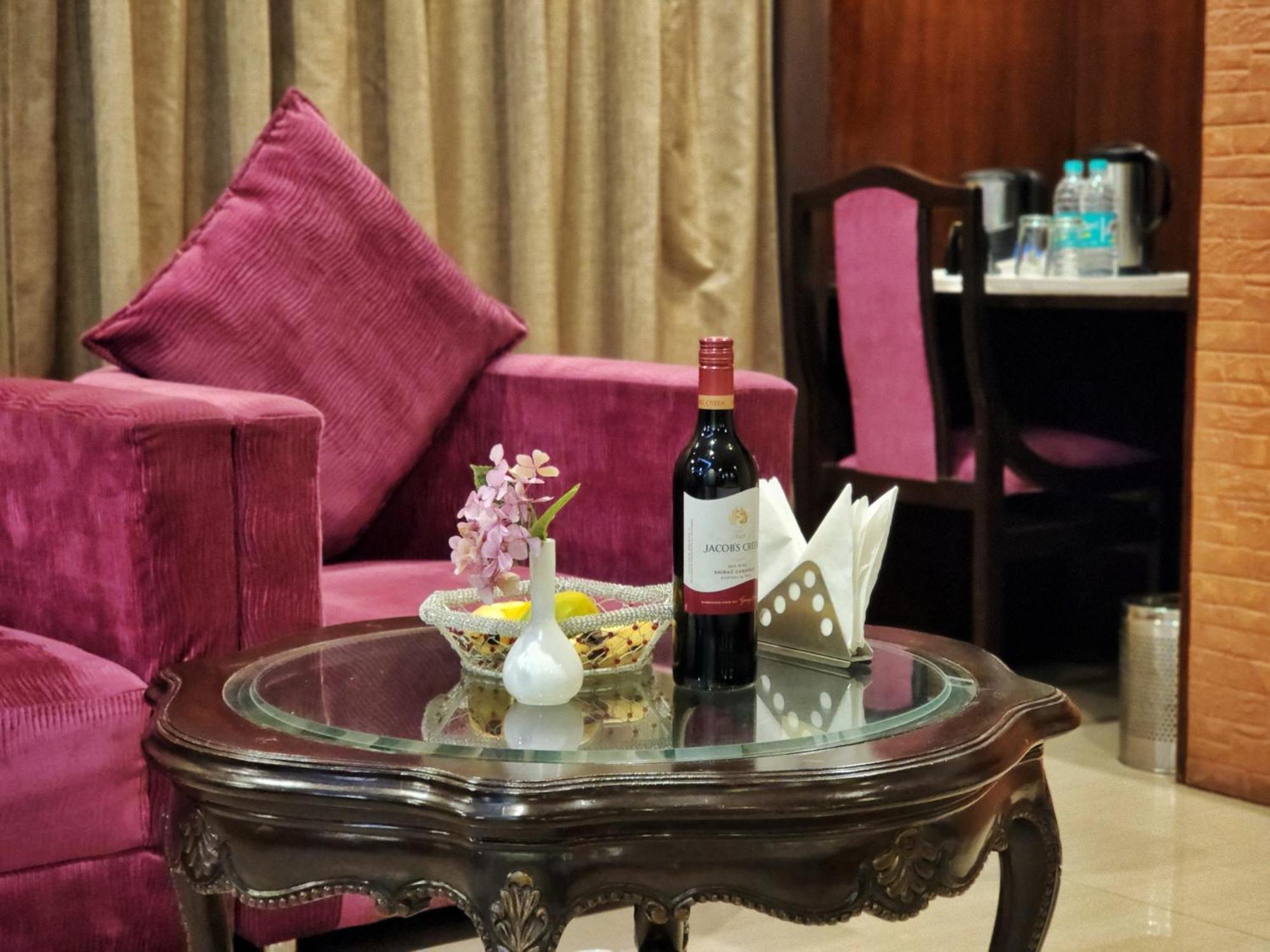 Hotel Surya Shimla Eksteriør bilde