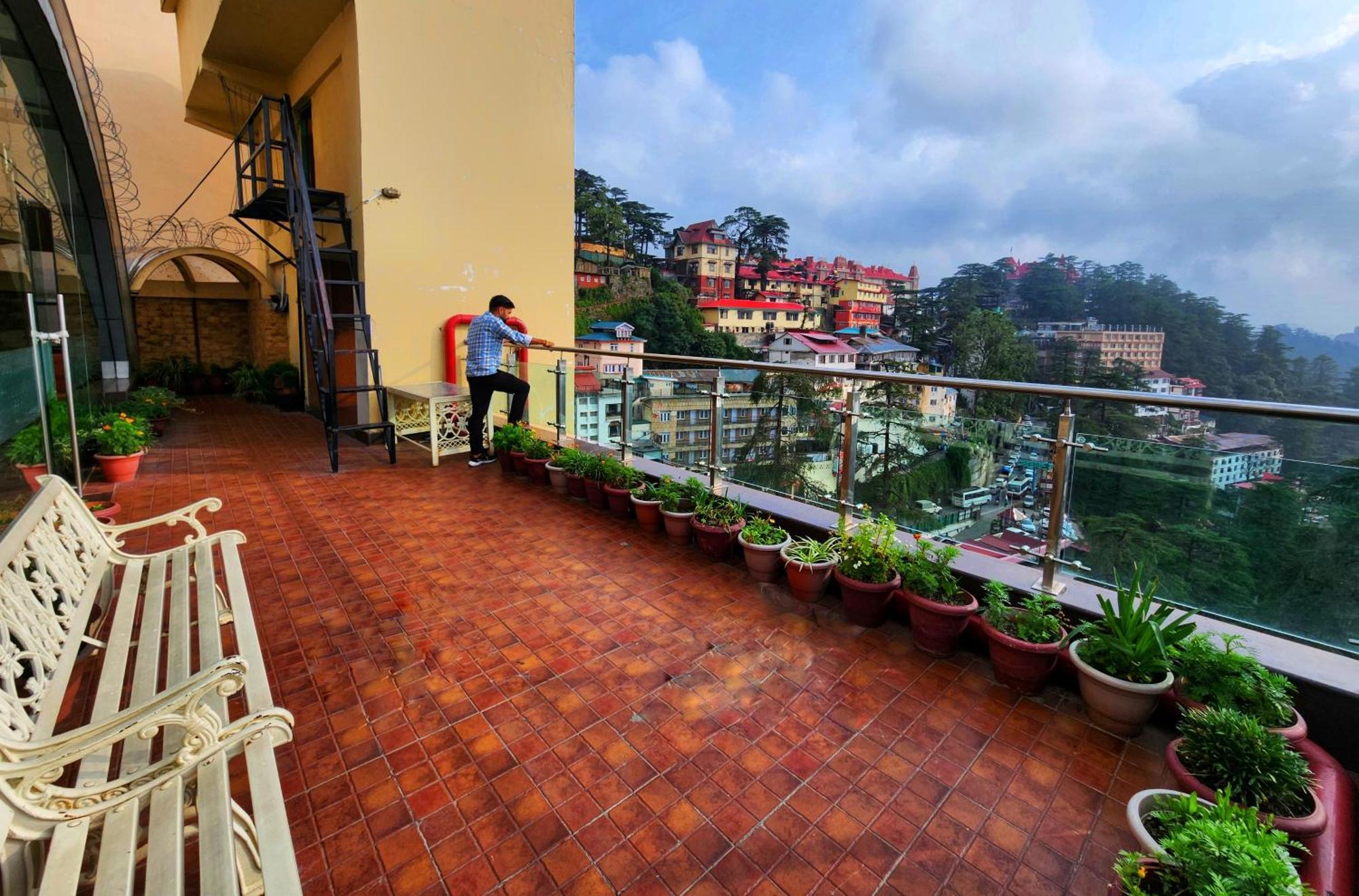Hotel Surya Shimla Eksteriør bilde